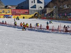 -采薇庄园四季滑雪场