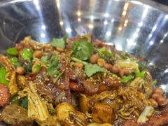 -愉肴麻辣香锅(中山路店)