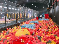 -嘿哟动霸CHUA·新潮玩运动娱乐中心·蹦床滑冰团建乐园