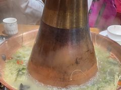大堂-果松木炭酸菜铜火锅·外婆参鸡汤