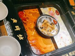 -老牌坊云南鱼豆花火锅(哈西万达店)