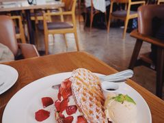 -ROAST coffee & eatery