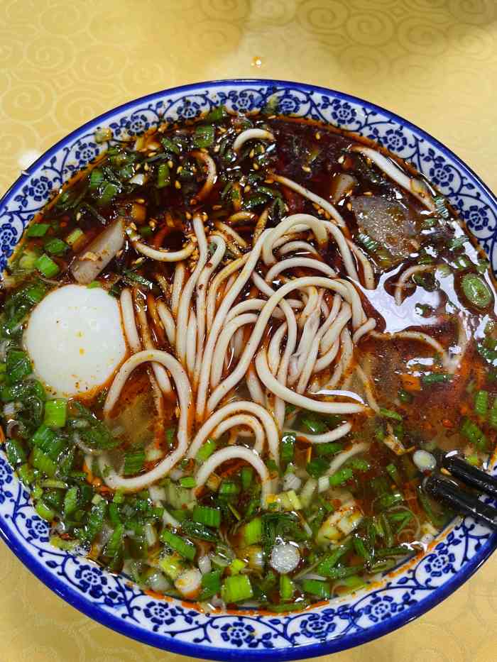 清真德海牛肉面(何家村店)-"单位同事中午去吃的时候给捎回来的,据说