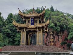 -峨眉山报国寺