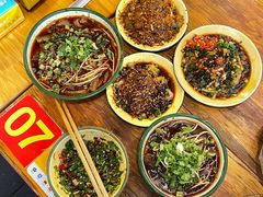 -拈签一笑黄牛肉辣卤串串
