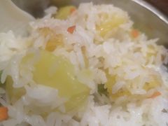 土豆焖饭-滇香肴·云南菜蒸汽石锅鱼(云南北路店)