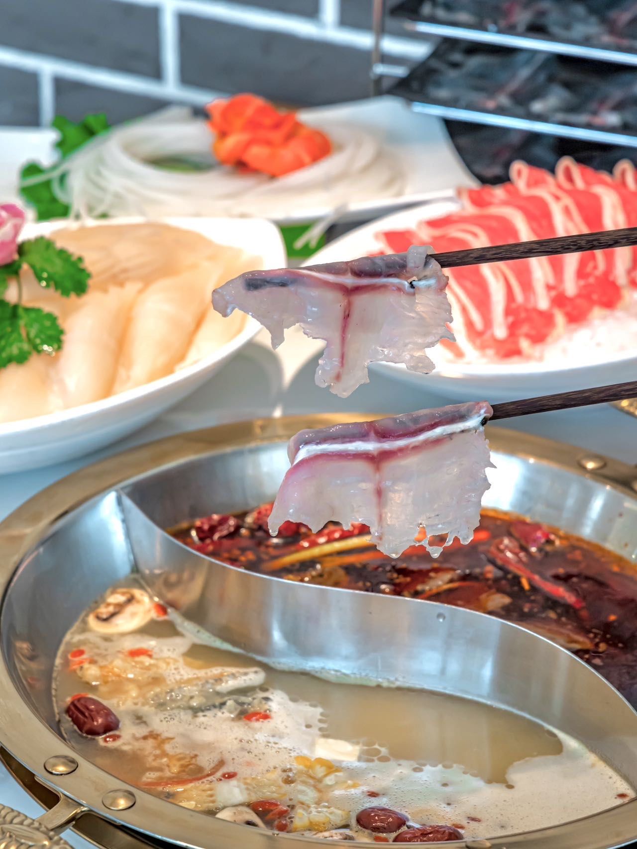 这火锅太鲜美了,一吃一个不吱声