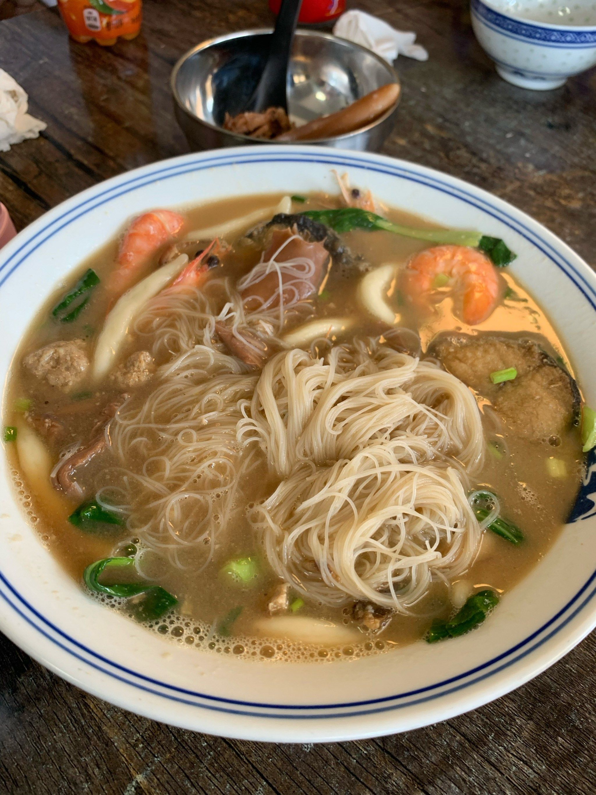 朱家尖海鲜面以米面,切面为主 
普通海鲜面35左右
我们点的加料