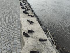 -多瑙河畔鞋履雕塑