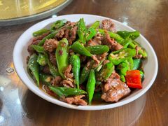 小炒黄牛肉-芦茨金富饭庄·25年老字号·专做稻草鸡