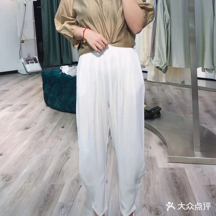 价格却是工厂价格！均价在两三百吧，反正真的特别良心