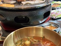 -围炉肉舍•炭烤活鳗•丹东海鲜烤肉(步行街店)