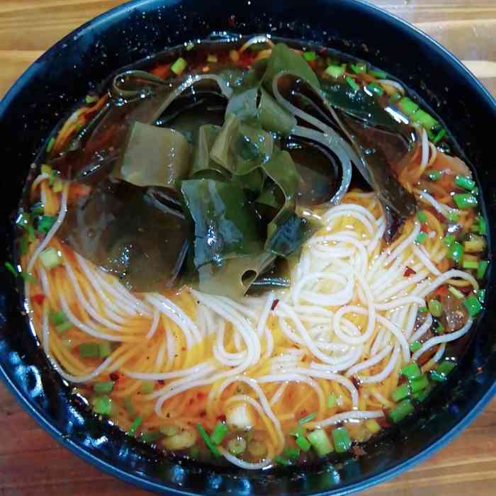 周记素米粉-"看着点评推荐去的. 位置:舟山街,从上美.