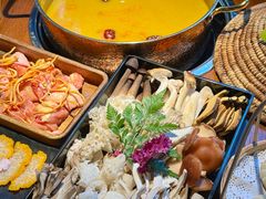 -花菇朵·云山雀 ll 野生菌锅·野果酸汤·精品滇菜(万柳店)