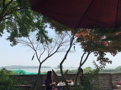 -亮河湾山庄