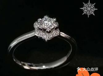 与最爱的人在漫天飞舞的️里漫步