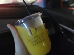 -顶东面包花园·生日蛋糕(世博店)