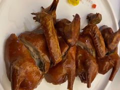 玻璃皮润烧乳鸽-北京厨房(西安SKP店)