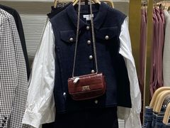 -URBAN REVIVO(济南领秀城贵和购物中心店)