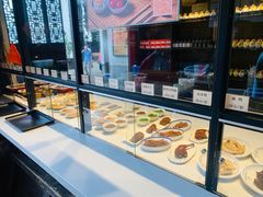 面包甜点陈列柜-新万鑫银丝面·非遗无锡味(惠山古镇店)