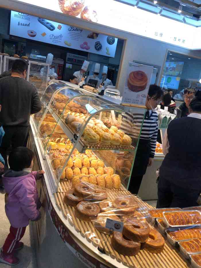 麦果优品(永旺店)-"永旺一楼美食街里面一家挺大的烘焙店,好像.