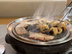 -围炉肉舍•炭烤活鳗•丹东海鲜烤肉(步行街店)