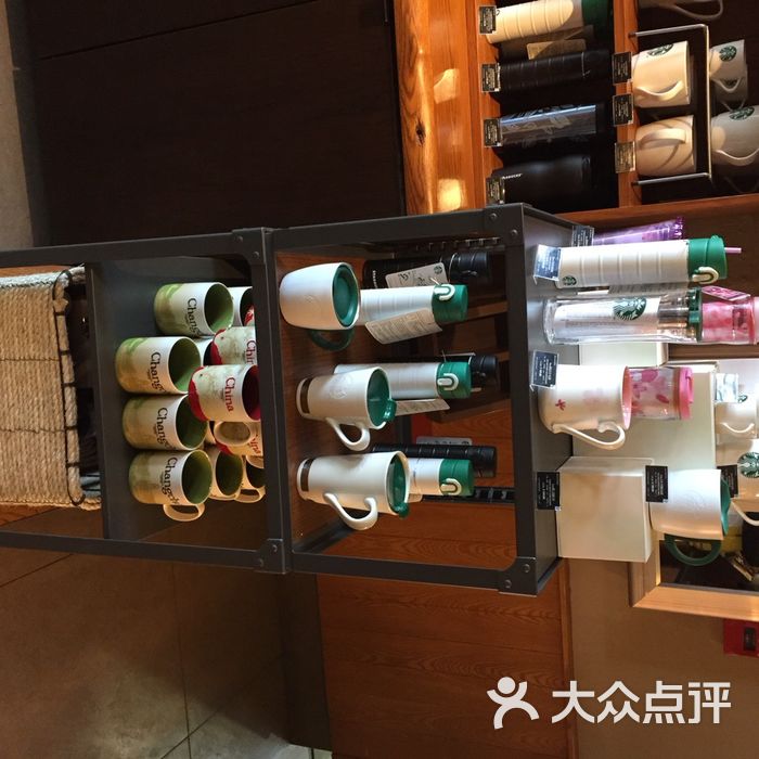 星巴克2015樱花季新品展示台图片-北京咖啡厅-大众点评网