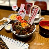 服务生超级热情，会主动来介绍店里的特色菜