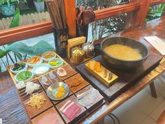 -银米·云南传统过桥米线(双廊黑金冠店)