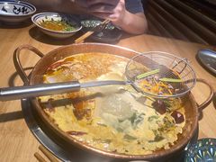 -洱火云南酸菜牛肉火锅(石景山当代商城店)