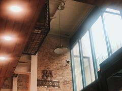 靠窗位-查令84号咖啡馆(金大地1912东西街店)