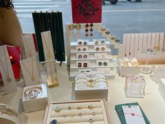 -LADY FAFA(巨鹿路陕西南路路口店)