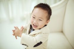 -亲吻宝贝儿童摄影