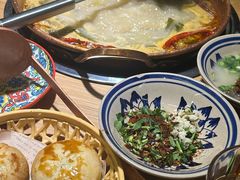 -洱火云南酸菜牛肉火锅(石景山当代商城店)