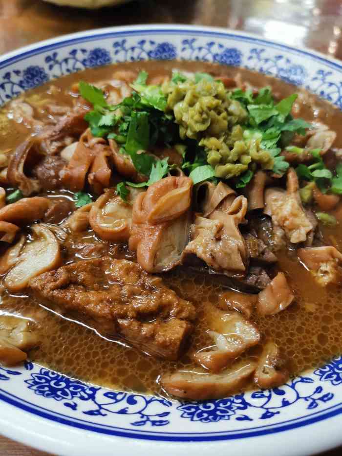 杨老黑卤煮·京城老味-"杨老黑卤煮,马连道9号茶城紧里边,门脸挺.