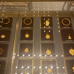 -周大福 CHOW TAI FOOK(新世界百货崇文店)