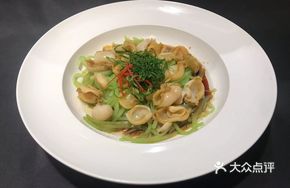 Scallion Oil Steamed Abalone Slices