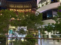 -瑞虹新天地月亮湾