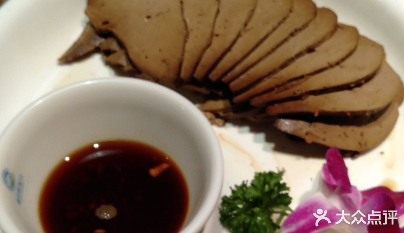我家就在饭店附近住着了
