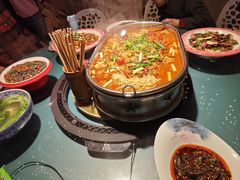 -牟记江湖重庆地标特色菜鱼蛋海鲜羊蝎子(巴南区黑金冠十多年好店)