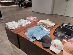 -URBAN REVIVO(高德置地广场·春广场店)