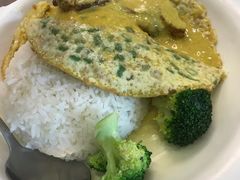 咖喱鸡块肉碎煎蛋饭-佰搭果·广式茶餐厅(西华路店)