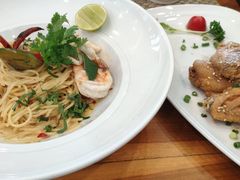 -Chom Cafe and Restaurant