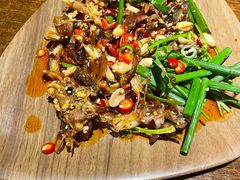 卤烤麻辣手撕兔-何师烧烤Pro ·江湖川菜·小龙虾·精酿(太古里旗舰店)
