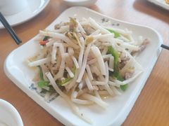 雪菜芦苇根炒肉-品鲜村农家菜·阳澄湖大闸蟹(总店)