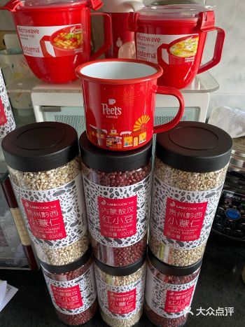 特地买了两个大红罐子吃早饭，连早饭也要吃红豆