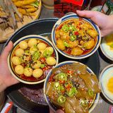 遇到这个门头挂着红绣球的火锅店千万要停下来