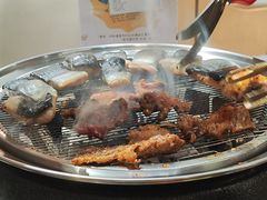 -围炉肉舍•炭烤活鳗•丹东海鲜烤肉(步行街店)