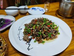 猫爪菇炒牛肉-下梅人家土菜馆(历史文化餐厅度假区店)