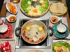 -尚尚仙·酸汤猪手·猪肚鸡火锅(华联万柳购物中心店)